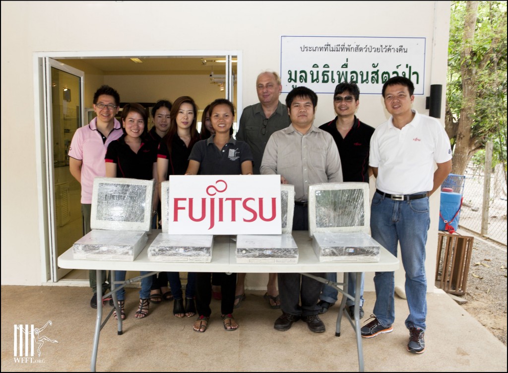 Fujitsu_donation_computers1WM_110413
