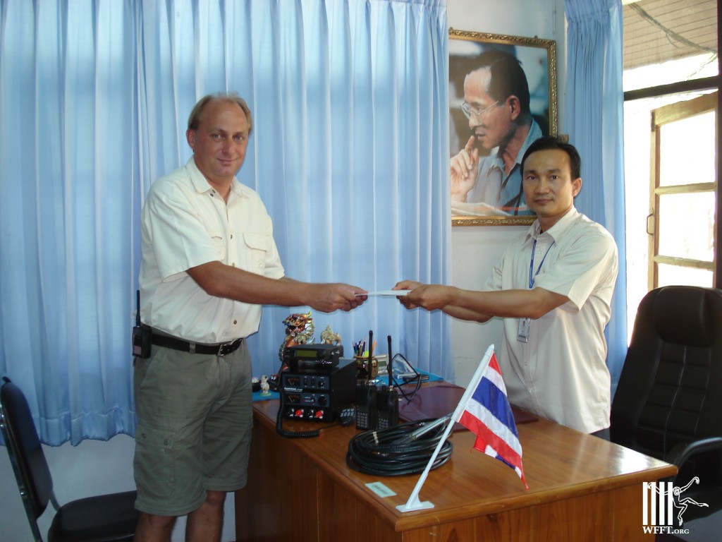 WFFT founder Edwin Wiek donates radios to DNP park chief